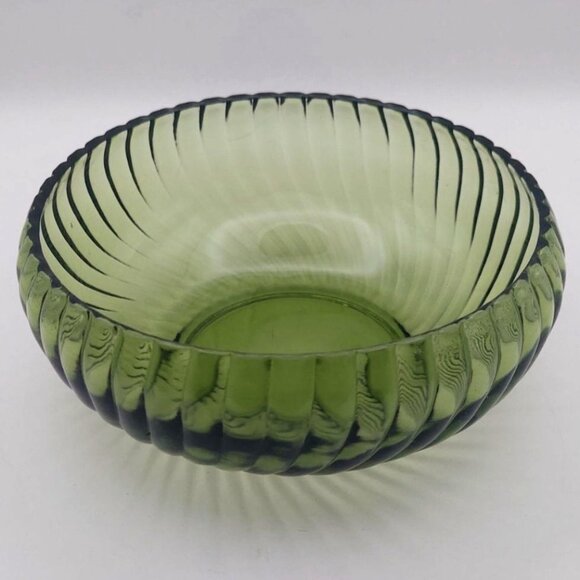 Vintage Anchor Hocking  Glass Avocado Green Ribbed Optic Swirl Serving Bowl - Picture 1 of 6